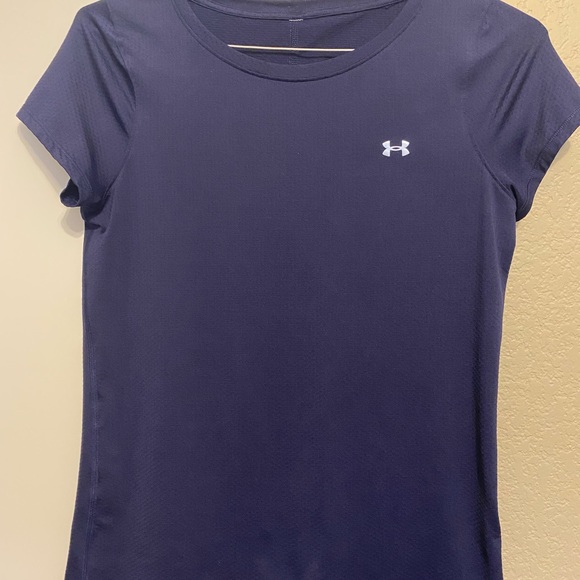 Under Armour Sports Top Size Medium - Picture 5 of 11